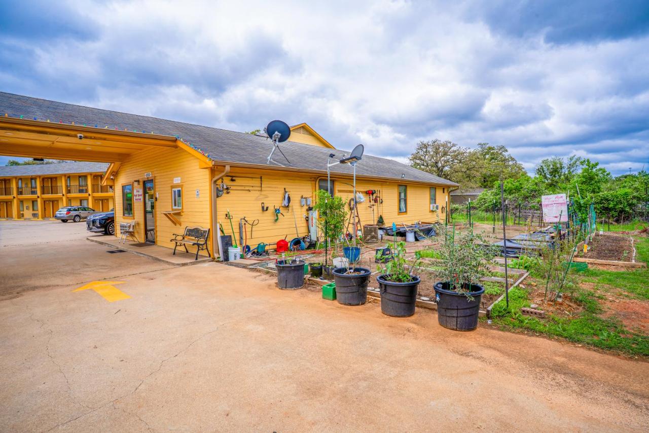Regency Inn By OYO Rockdale TX — photo 24