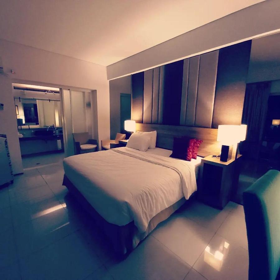 PalmA Private Villa - A Leafy Place in Mumbul Hill