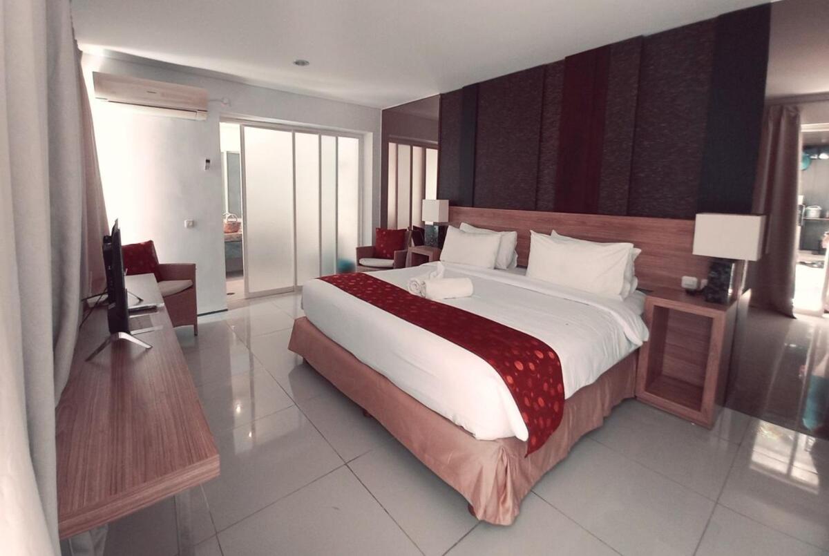 PalmA Private Villa - A Leafy Place in Mumbul Hill - 2