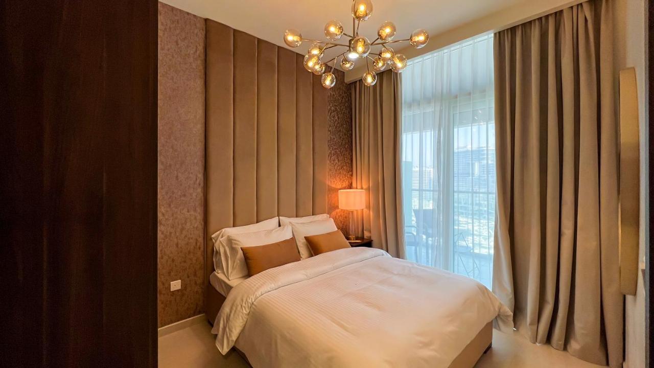 KeyRock Living - Chic Reva 1BR with Pool Access - 2