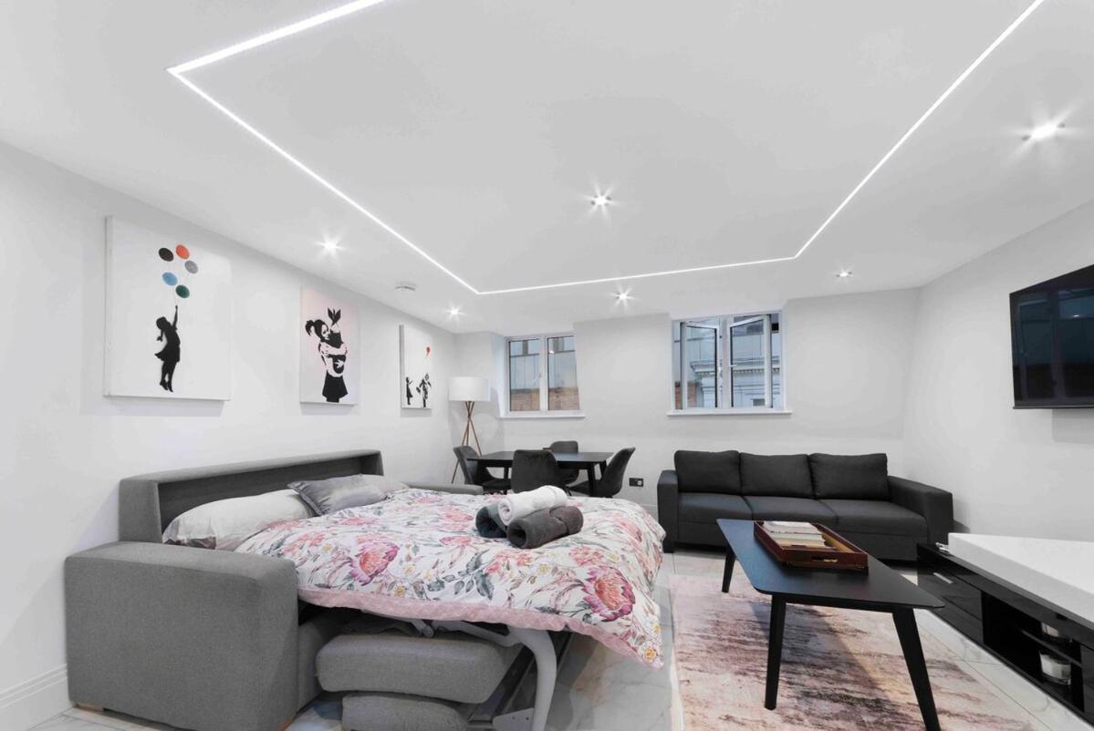 Hanway Street Third Floor Duplex Sleeps 4 - 5