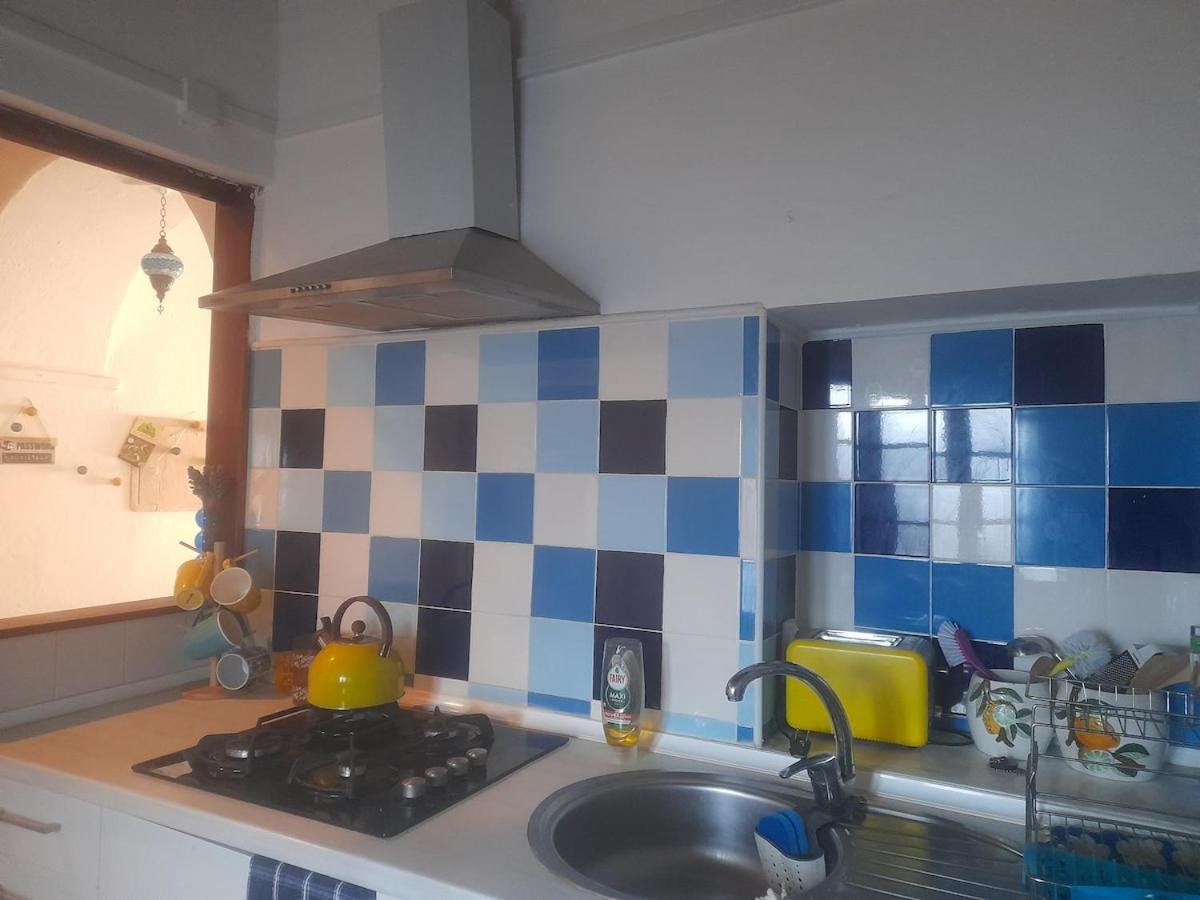 Blue&YellowHouse - 3