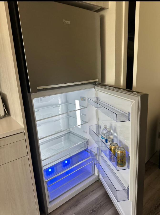 Heart of Hollywood-Walk of Fame 1bd Studio with View -Free parking, balcony, wifi, rooftop, gym, upscale amenities - 4