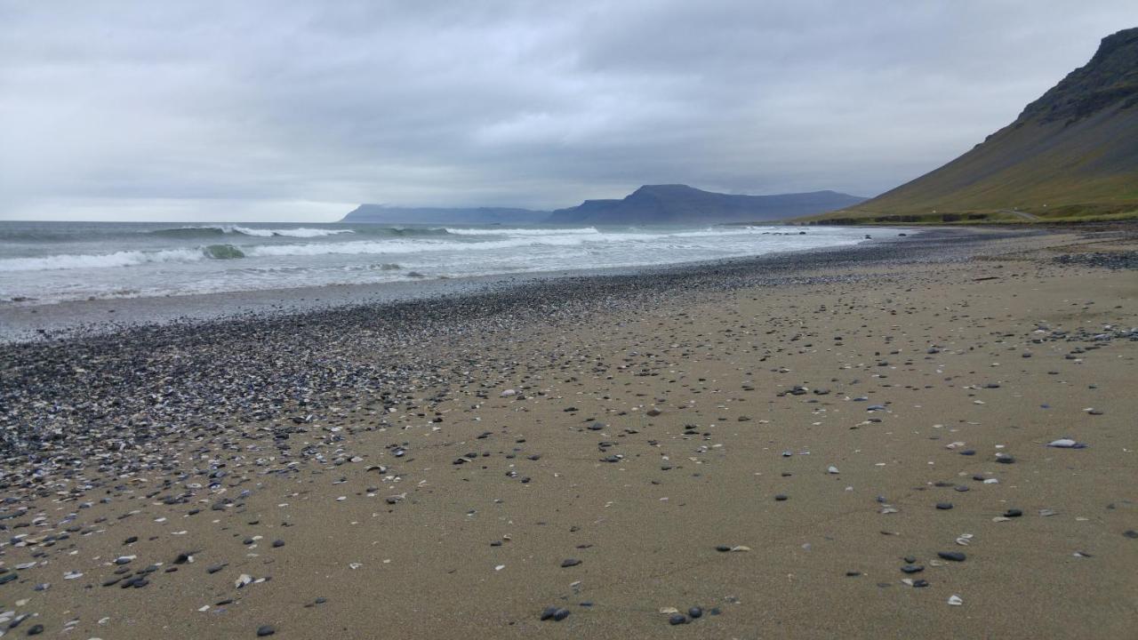 Beach: Rauðsdalur
