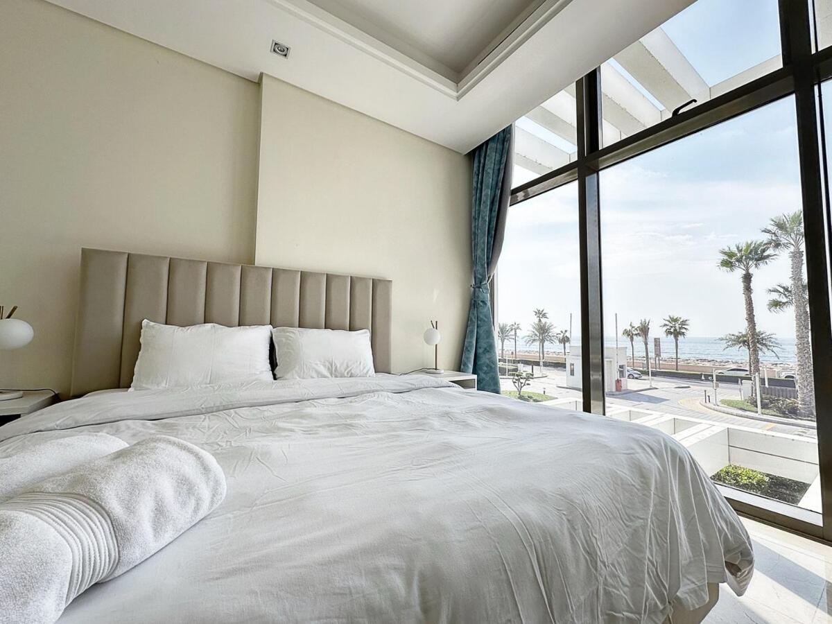 AURA -Direct Seafront 2BR-Palm - 2