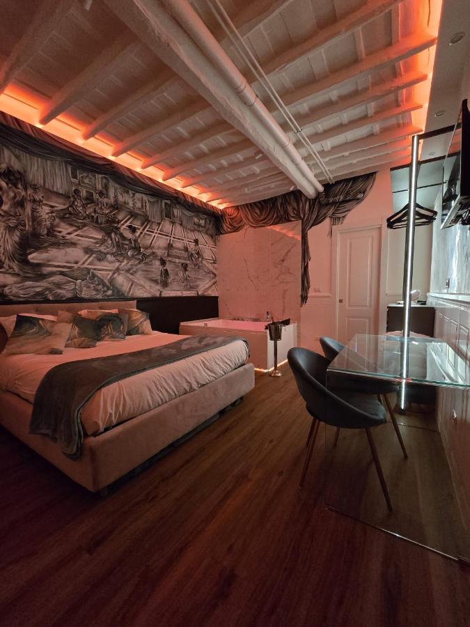 Mirror Suite Roma Colosseo Jacuzzi - 2