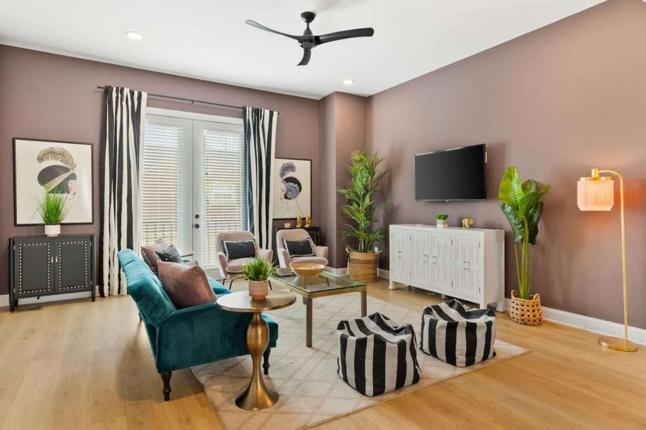 Upscale Townhome 3 miles to Downtown with 2 Car Garage - 4