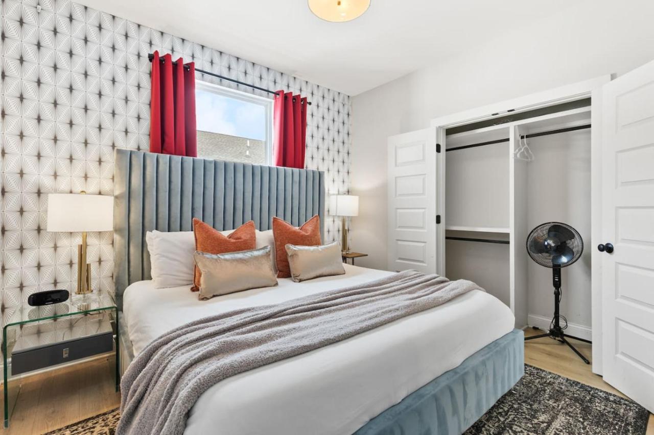 Upscale Townhome 3 miles to Downtown with 2 Car Garage - 5