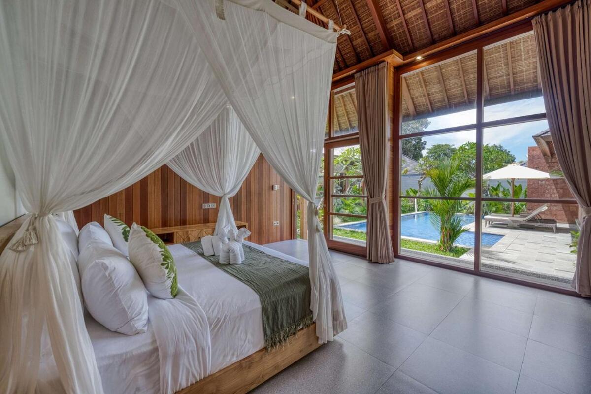 Lumira Villa 4BR Tropical Retreat in Uluwatu - 2