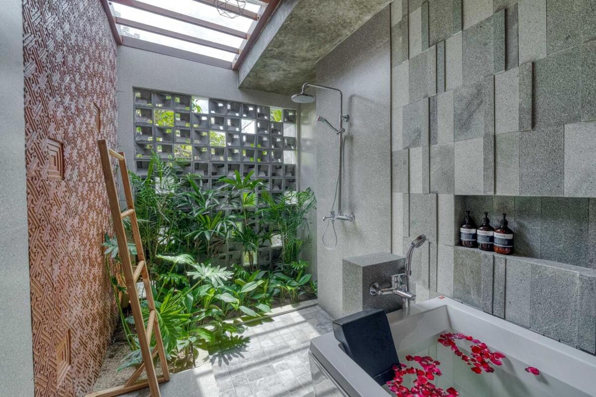 Lumira Villa 4BR Tropical Retreat in Uluwatu - 3