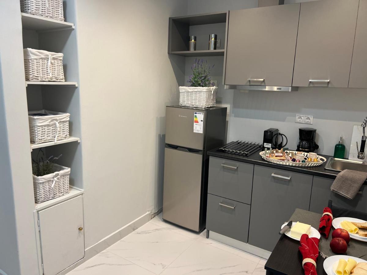 Living near Acropolis by Sylvia Staikou 2nd & 3d floor - 4