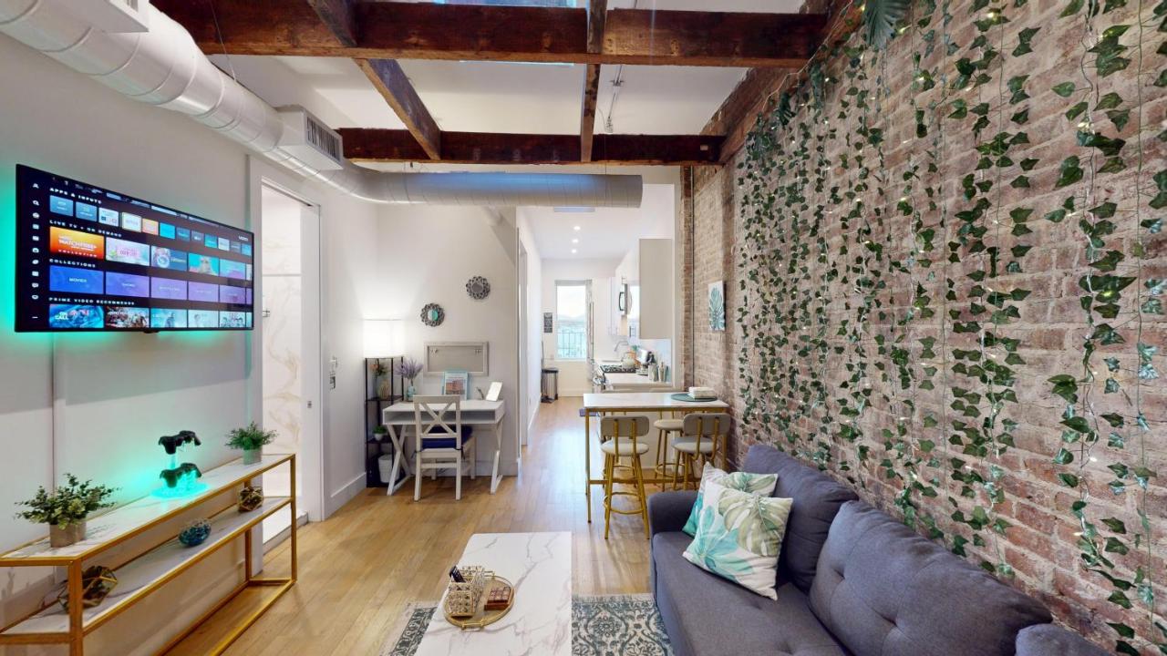 Chic Penthouse with bus stop at doorstep - 15 Minutes to NYC - 2