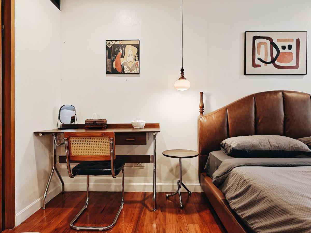 4BR Modern Art Villa with Free Wi-Fi Netflix Vinyl - 3