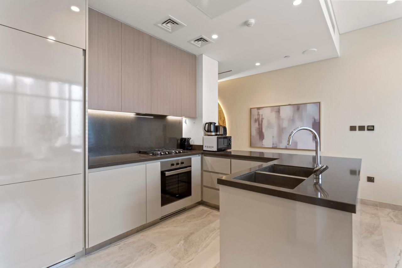 Sleek 1Bedroom with Burj Khalifa view in Peninsula - 4