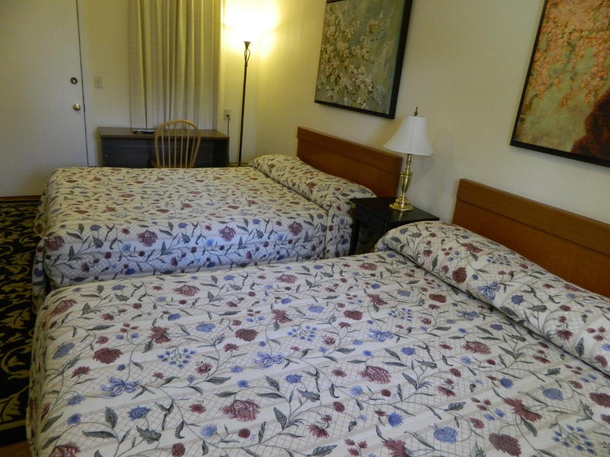 Twin Oaks Motel — photo 12