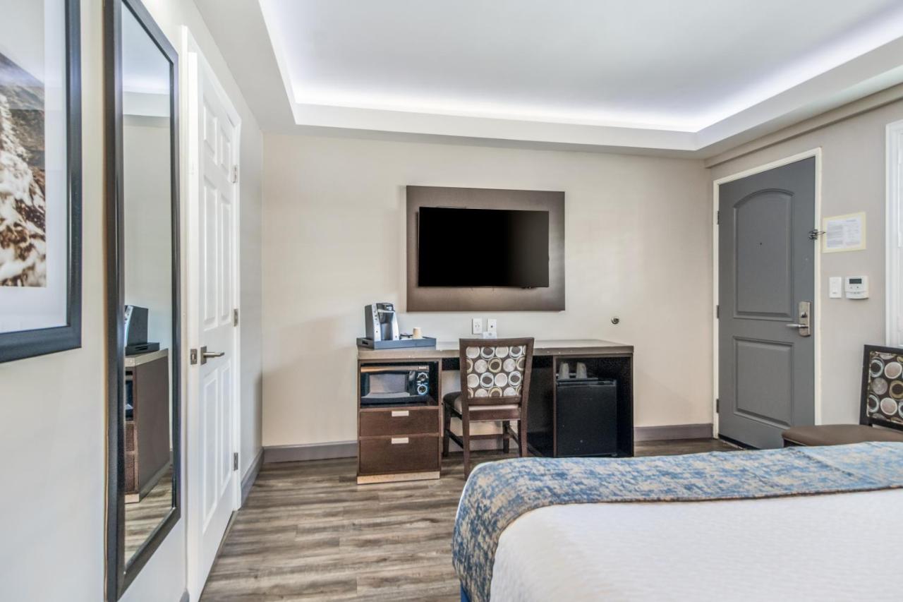 Inn at 50 Long Beach Convention Center — photo 13