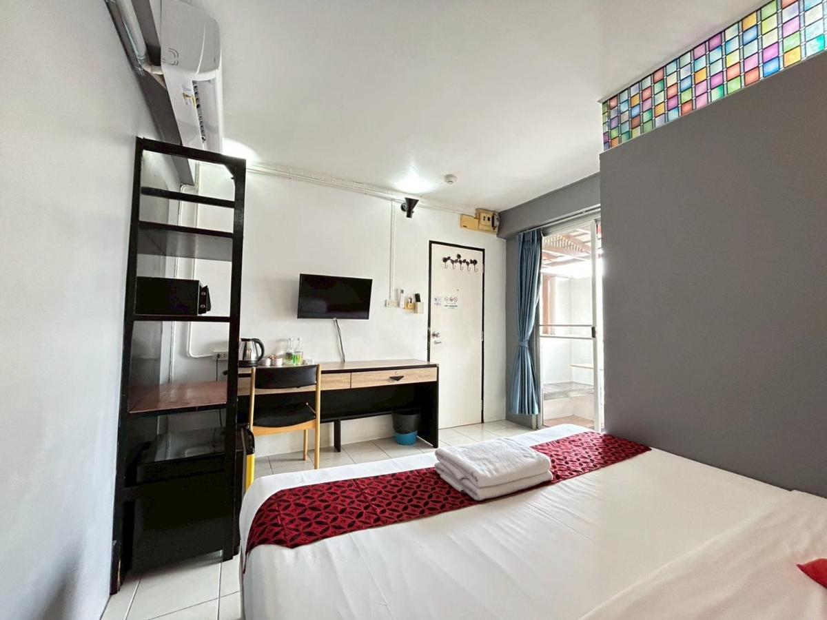 Happio Near Chabad House - 2