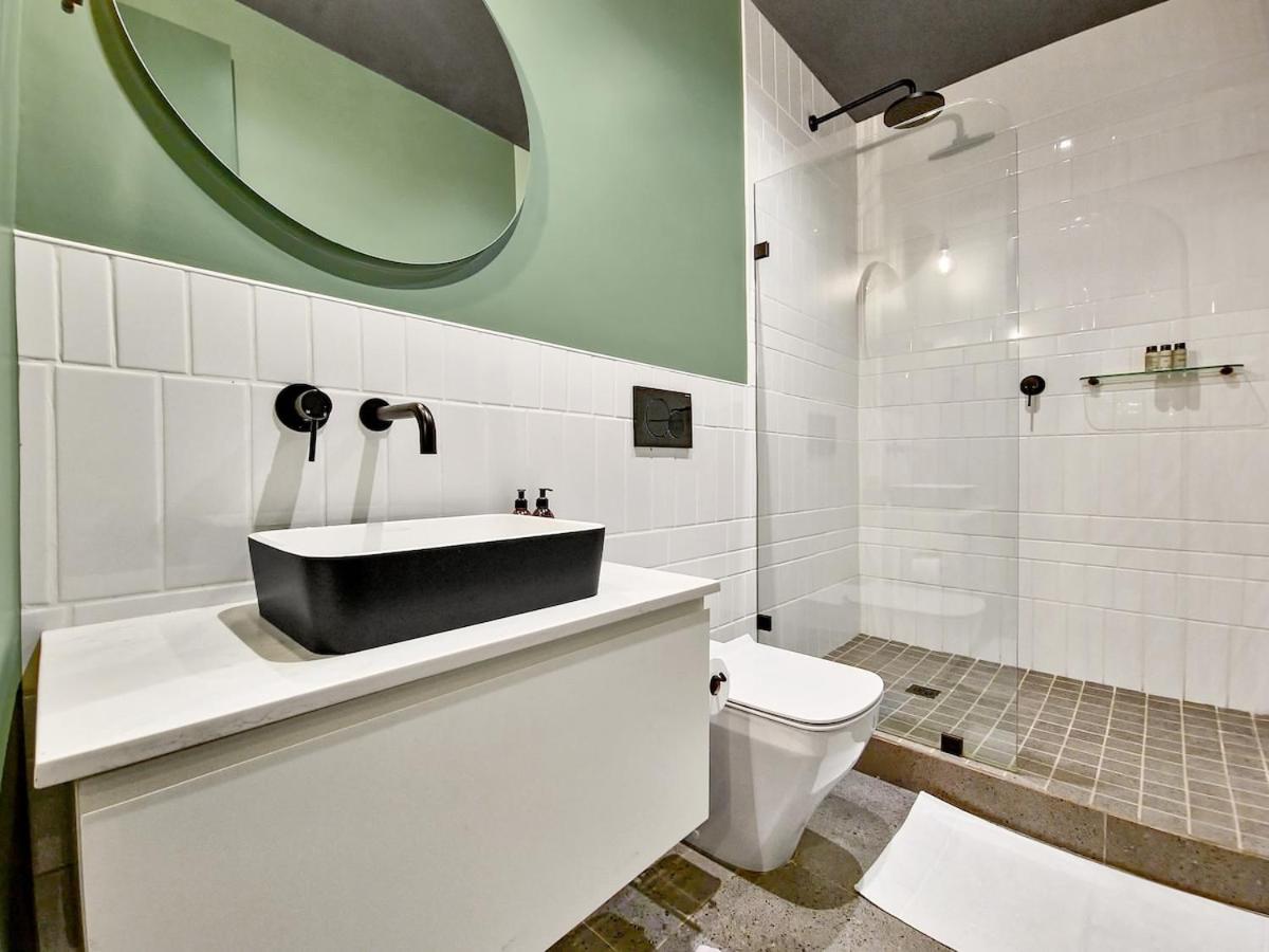 The Duke 1-Bedroom with Rooftop Pool Views - 2