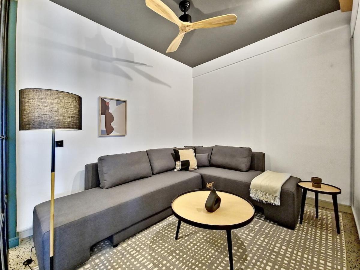 The Duke 1-Bedroom with Rooftop Pool Views - 4