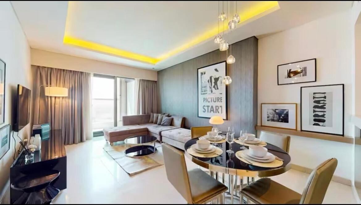 Moderne 1BR apartment overlooking city