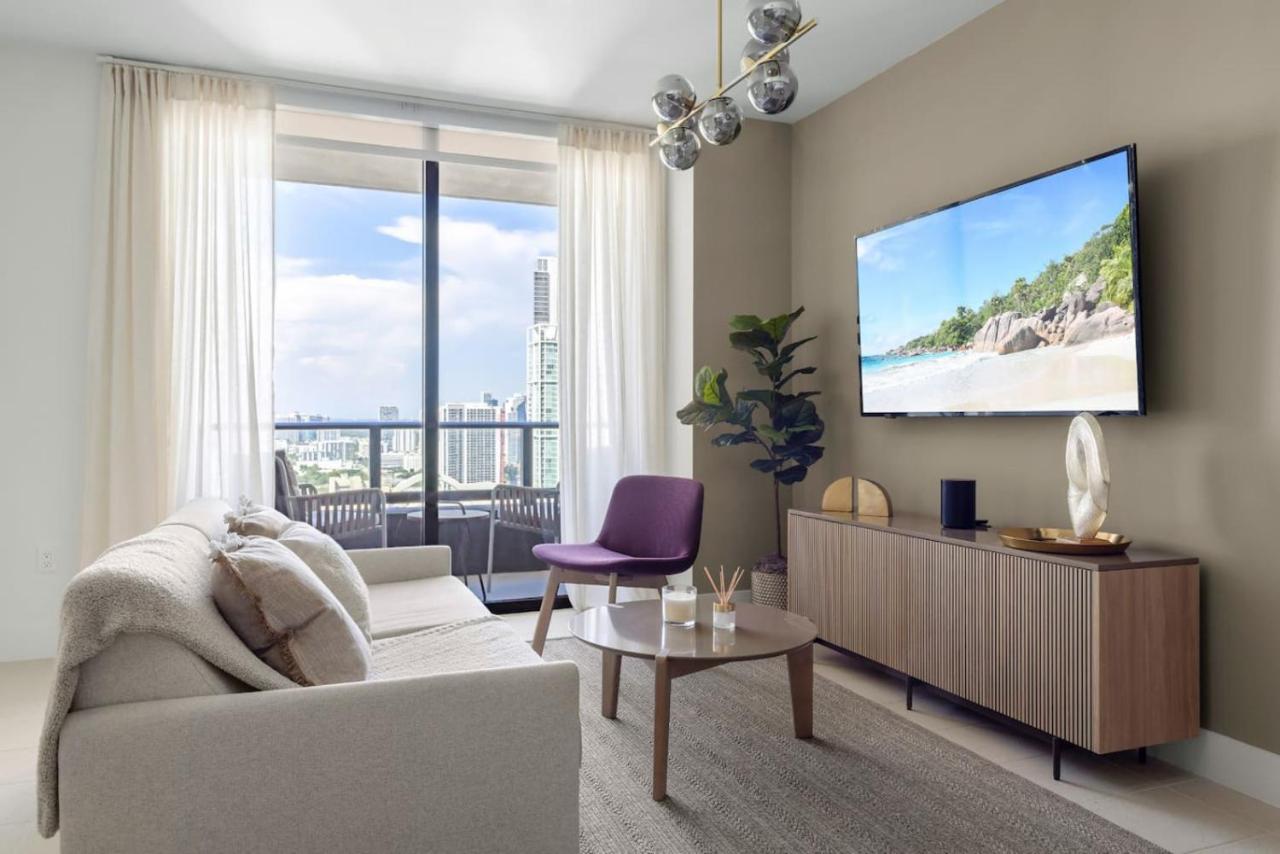 3209 Apt in Heart of Downtown with Pool a Gym and Spa