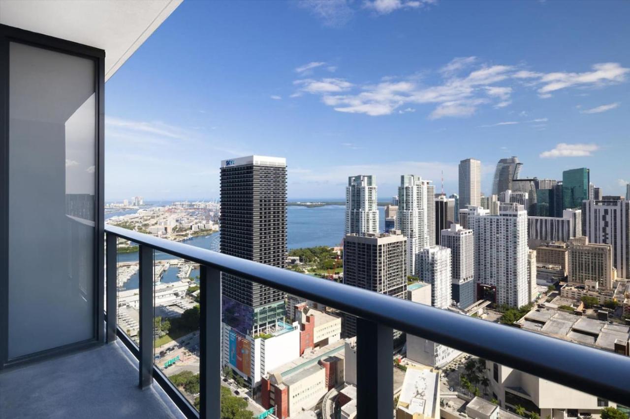 4305 High Floor Apt with City and Marina Views