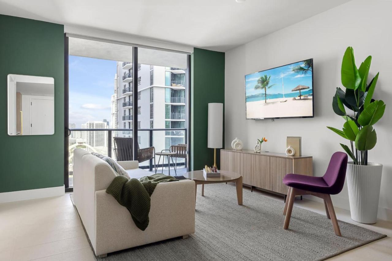3013 Kaseya Center Apt for 4 people with Pool and Gym