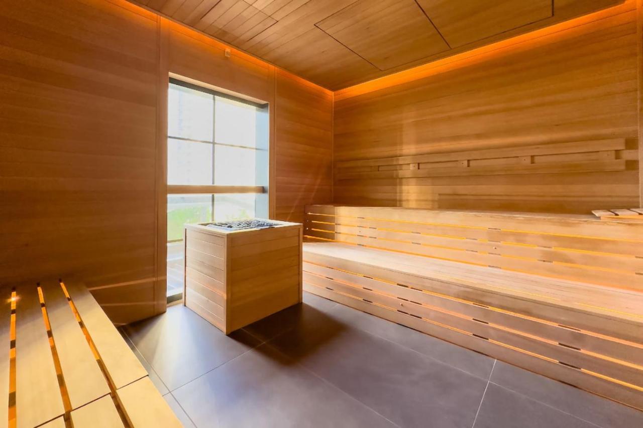 3013 Kaseya Center Apt for 4 people with Pool and Gym - 4