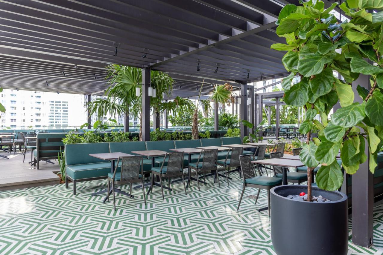 3013 Kaseya Center Apt for 4 people with Pool and Gym - 2