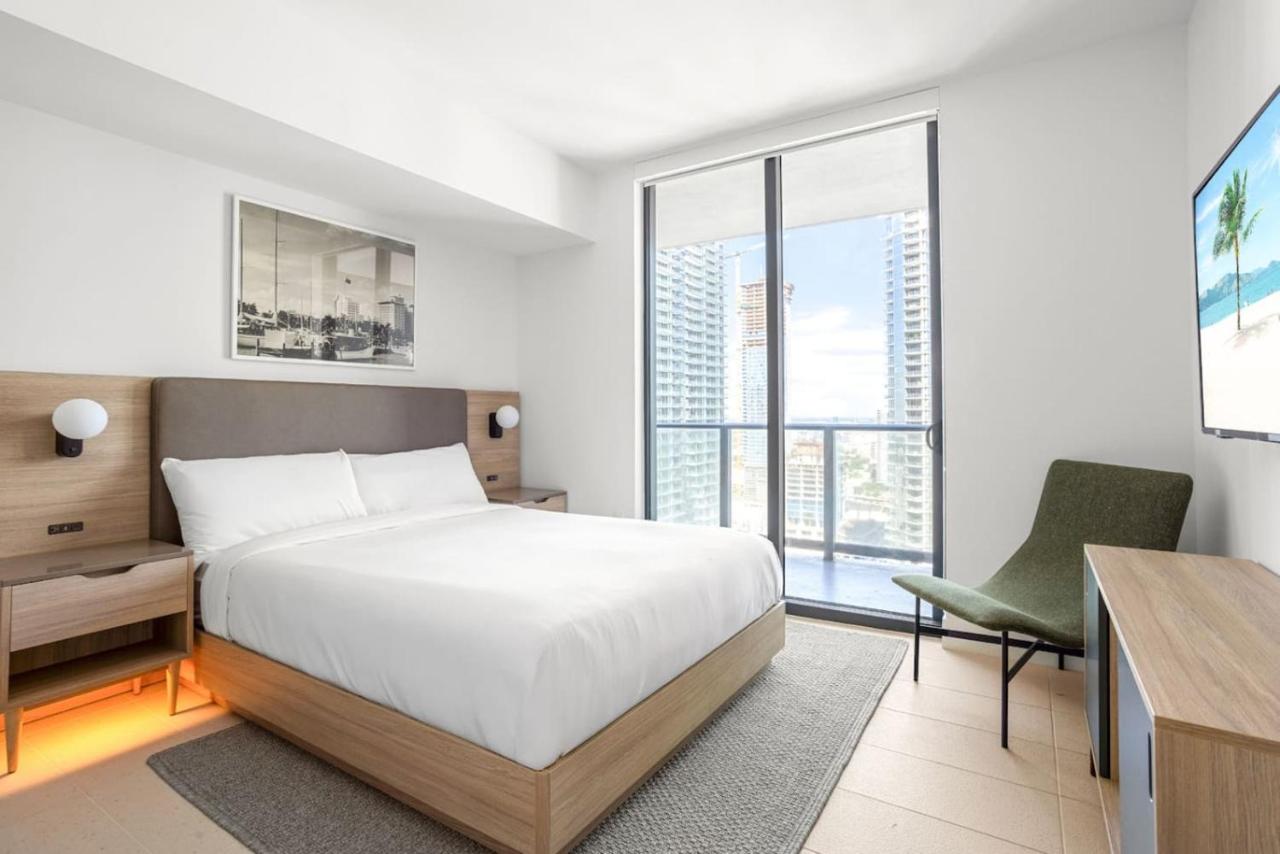 2901 Beautiful Downtown Apt with Pool and Gym - 2