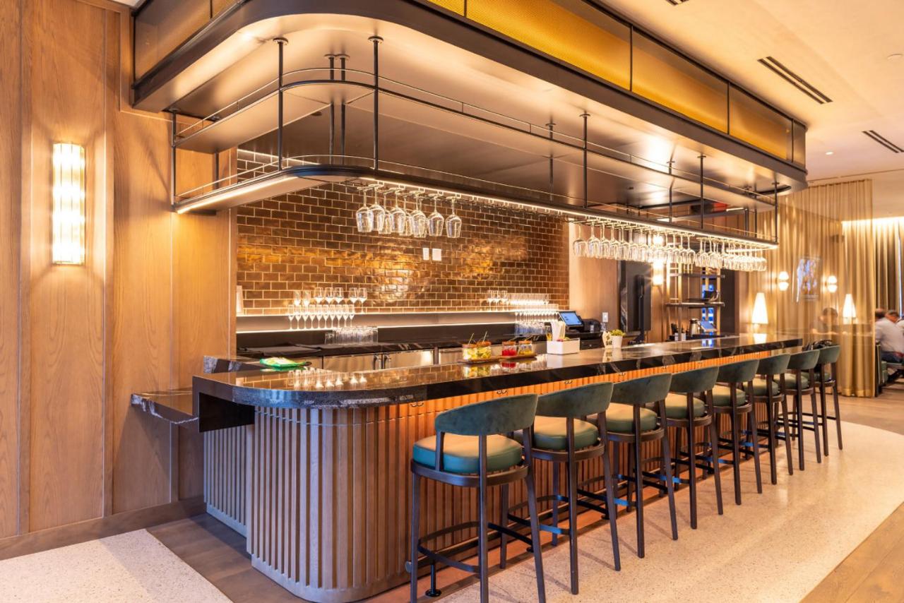 2704 Beautiful Downtown Apt with Gym Pool Spa Skyline Views and in front of Kaseya Center - 5