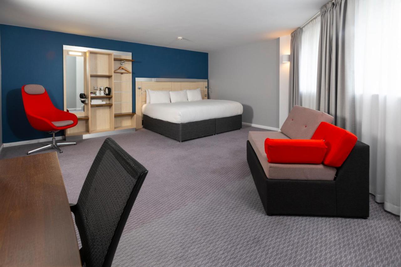 Standard Corner King Room with Free Hot Breakfast
