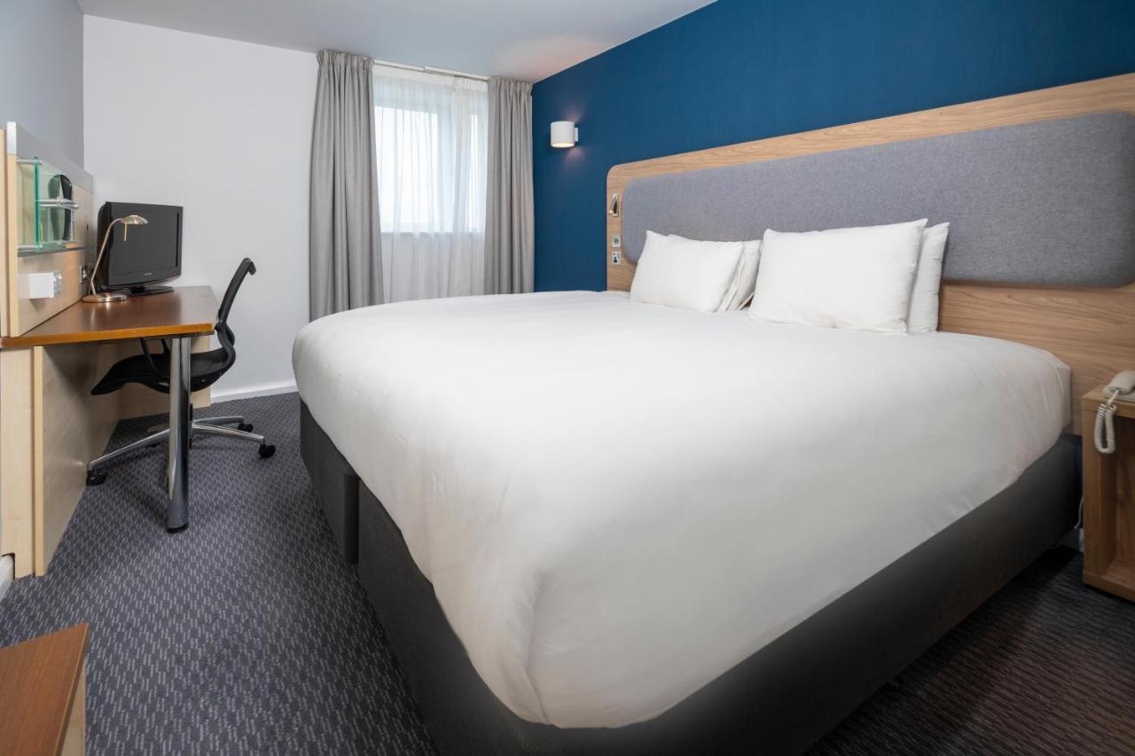 Super King Standard Room with Free Hot Breakfast