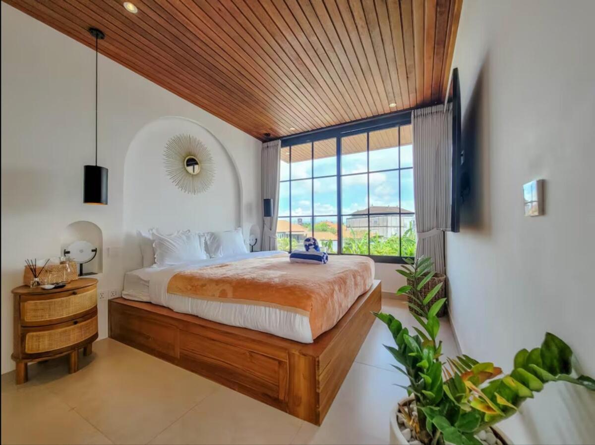 LIVING DOOR BALI - NEW Majestic Villa Canggu 8BR - 2