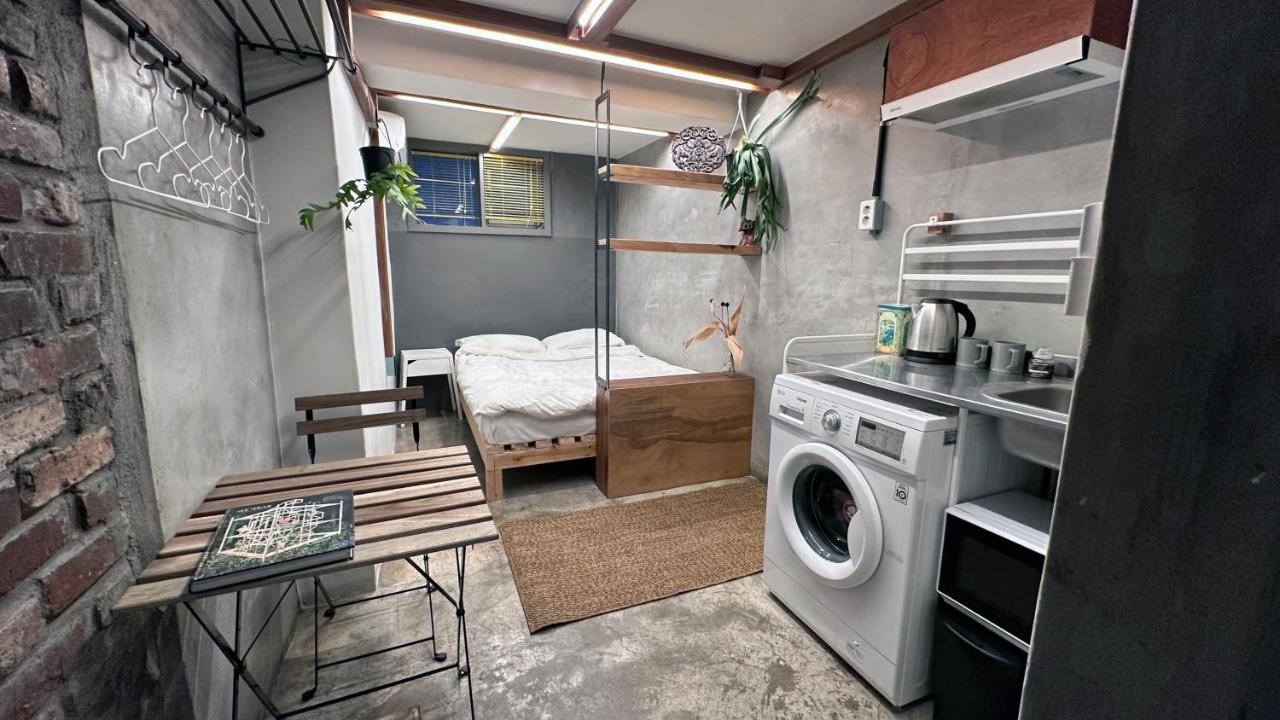 Hongdae Guesthouse Pajamaparty - 2