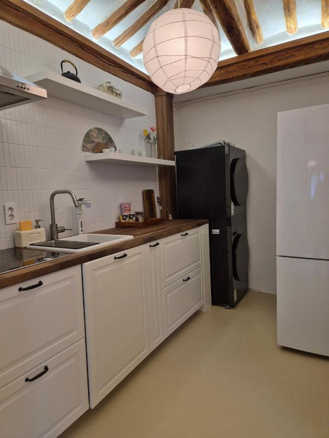 HWAYEONJAE, Private Hanok Luxury Live Tradition in Bukchon - 2