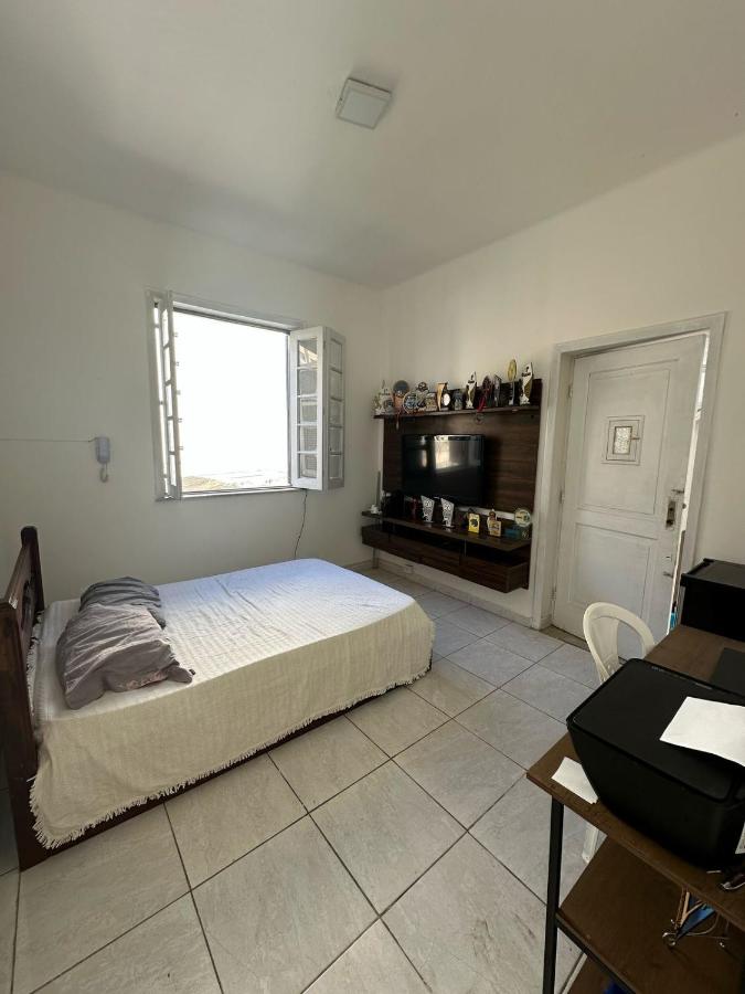 Quarto Copacabana próximo à praia e metro