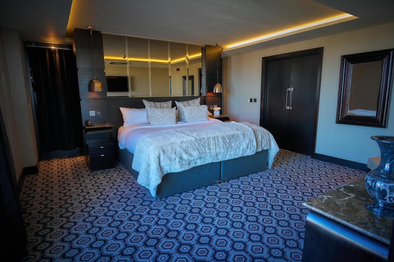 V Penthouse