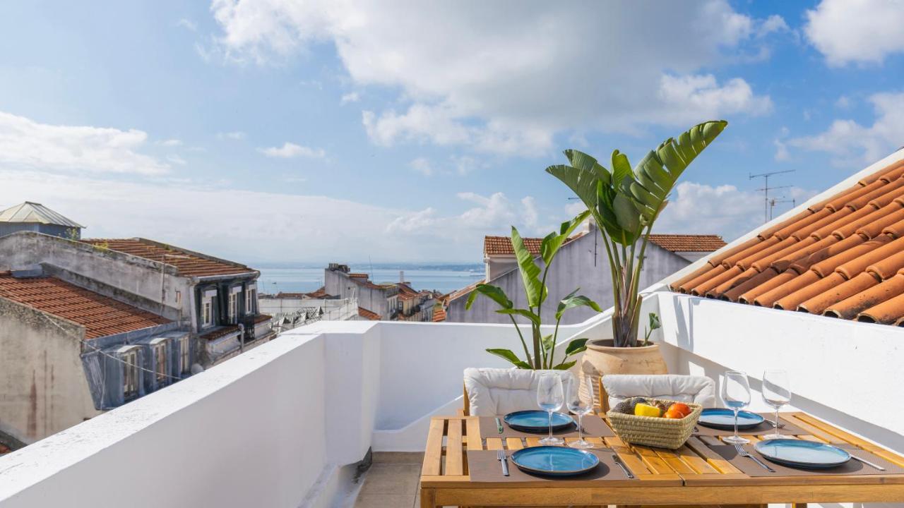 Authentic Lisbon Living with a View by LovelyStay - 2