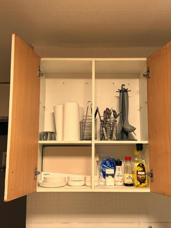 Nelit Stay l 3 stops to Hongdae l 5min to Lines 2&5 l 2BR l 4 Beds - 2