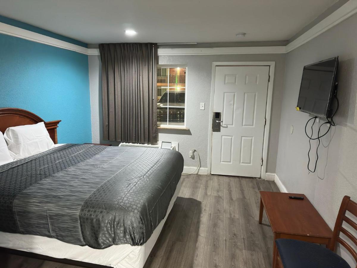 Image: All Season Suites Inn