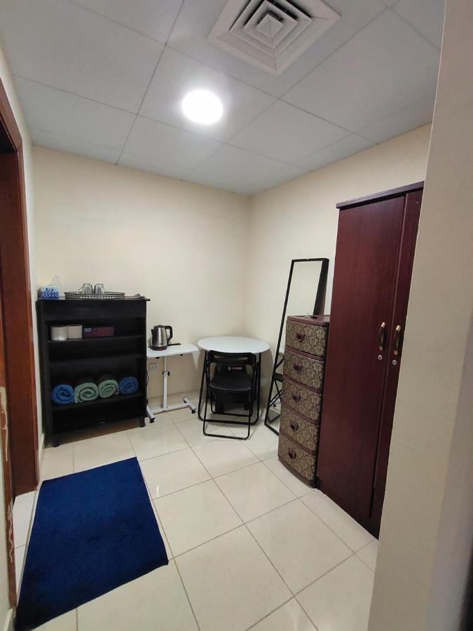 Room with toilet for couple with tv - 3