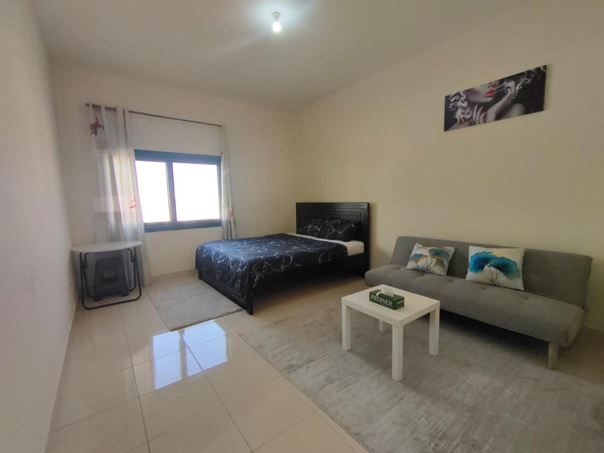 Room with toilet for couple with tv - 4