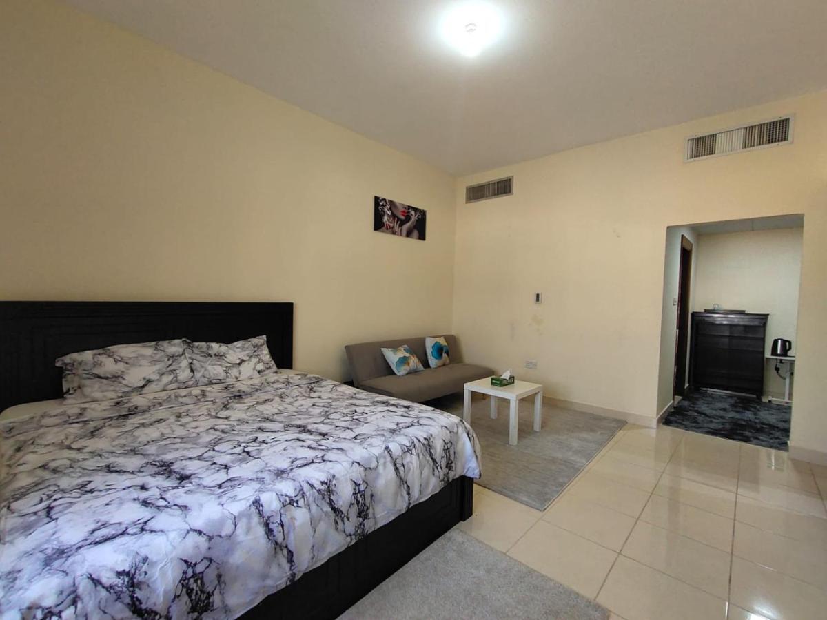 Room with toilet for couple with tv - 5