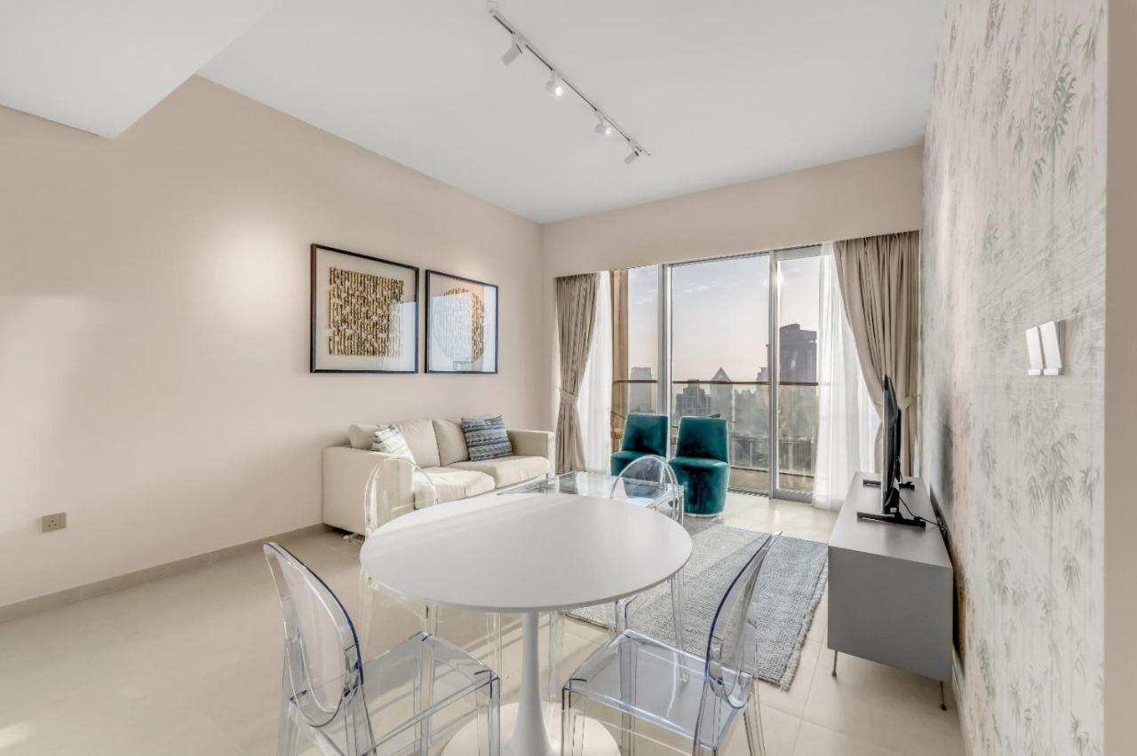 Skyline View, Stay High Rise Luxury next to Burj