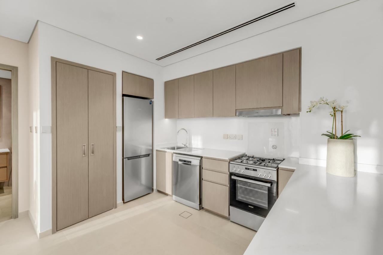 Skyline View, Stay High Rise Luxury next to Burj - 4