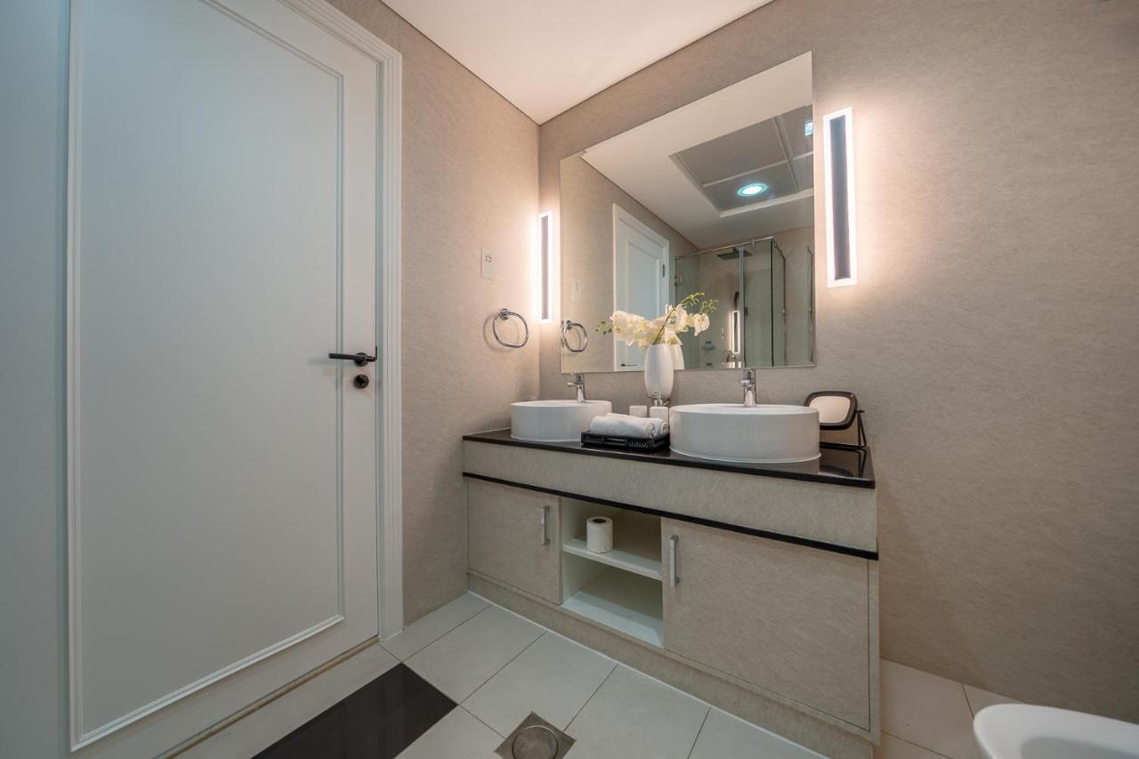 Sky-High 1BR with Breathtaking Burj Khalifa View - 3