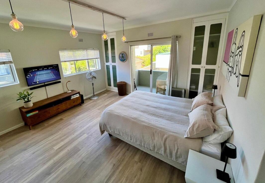 Bright, Modern Studio Apartment - 5