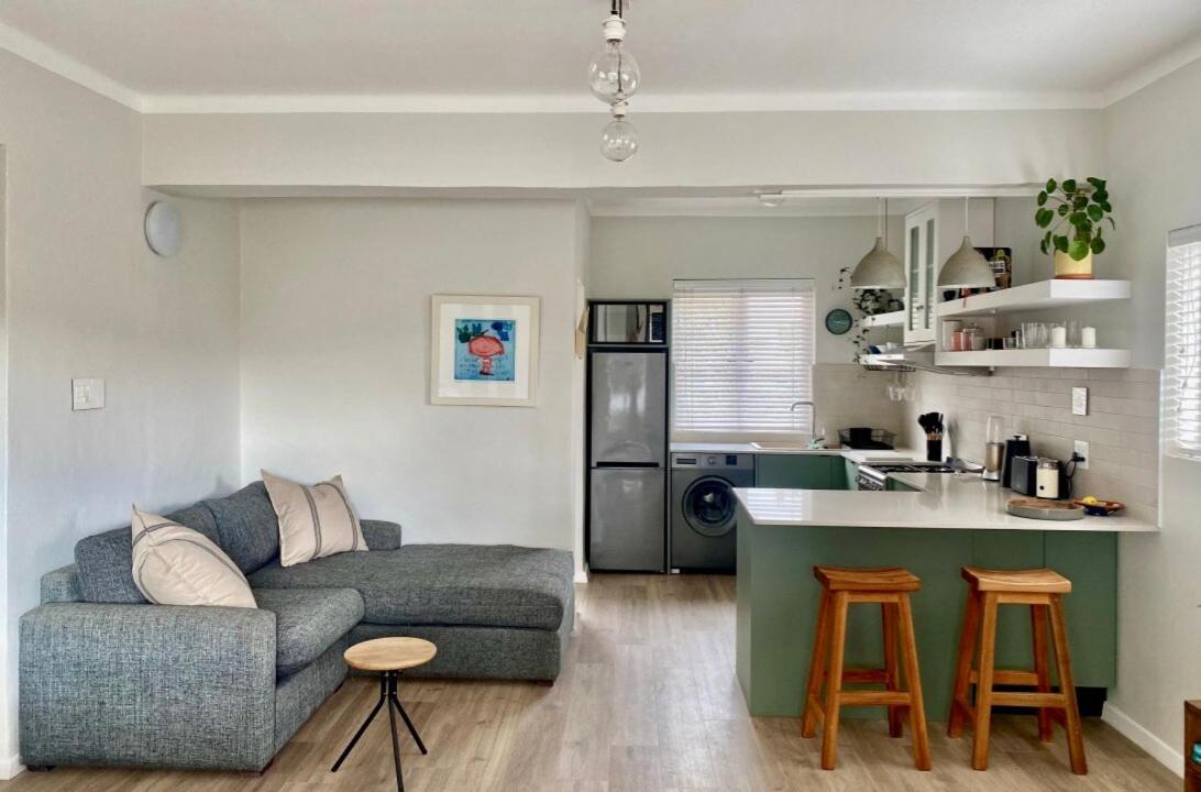 Bright, Modern Studio Apartment - 3