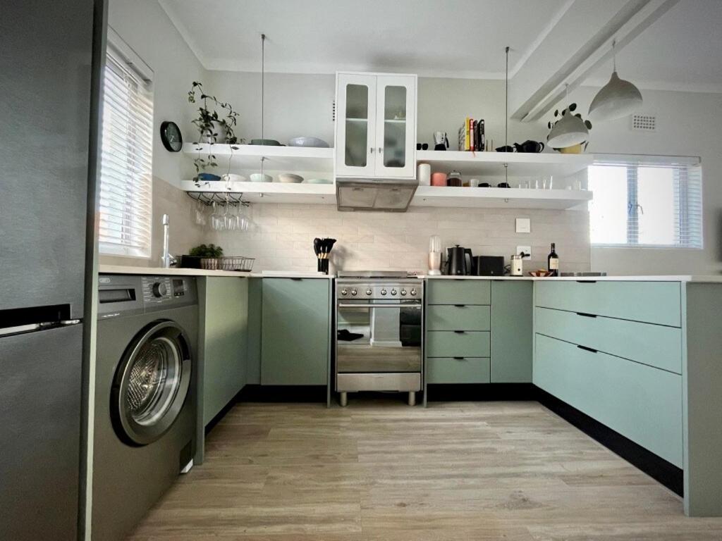 Bright, Modern Studio Apartment - 2